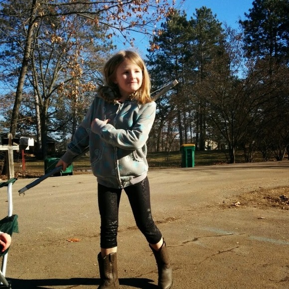 Meet your Posher, April - Picture 1 of 1